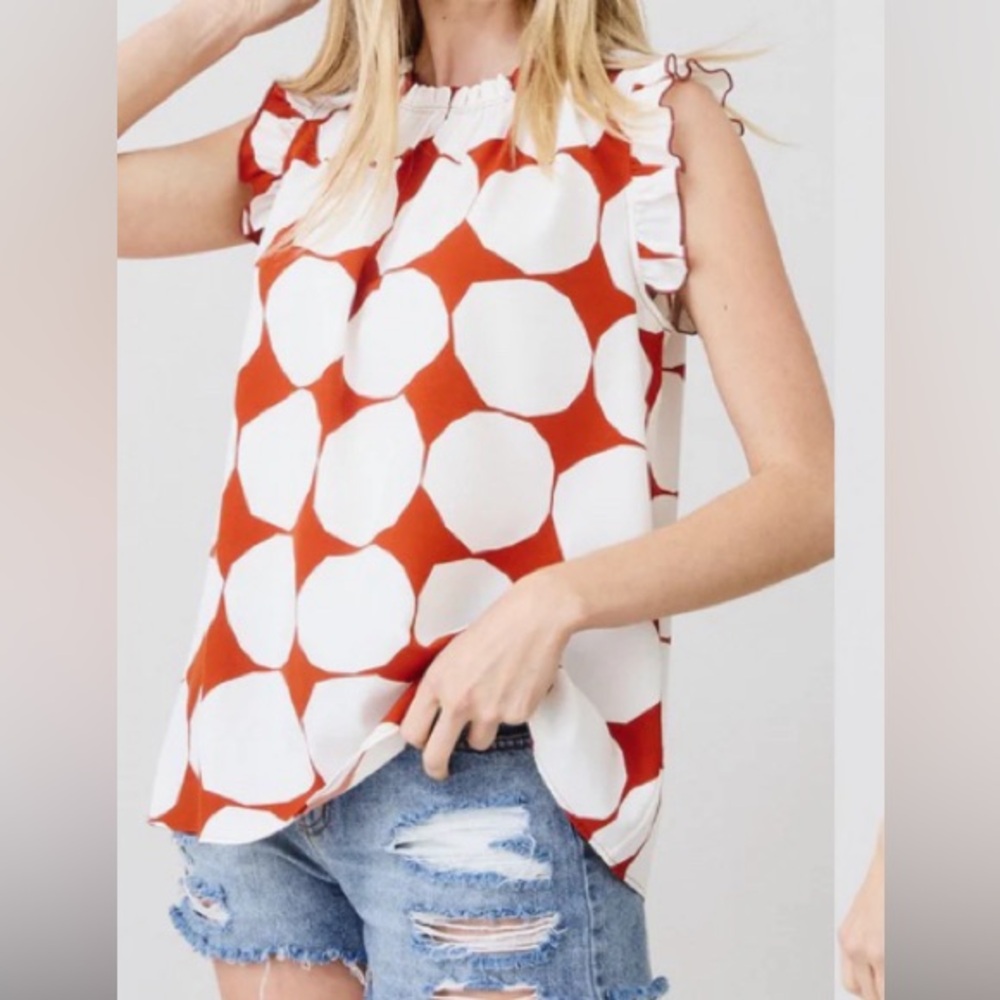 Rust dot beautiful tank. Ruffle sleeves. Very flowy and wonderfully made.